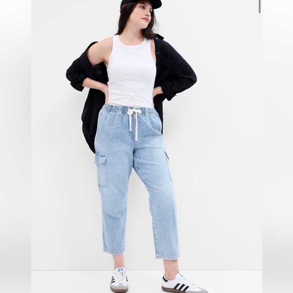 GAP Mid Rise Easy Cargo Jeans - Picture 4 of 8